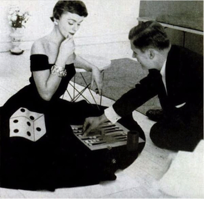 Jocuri-de-societate-aplicate-direct-pe-rochiile-pudel-anii-50